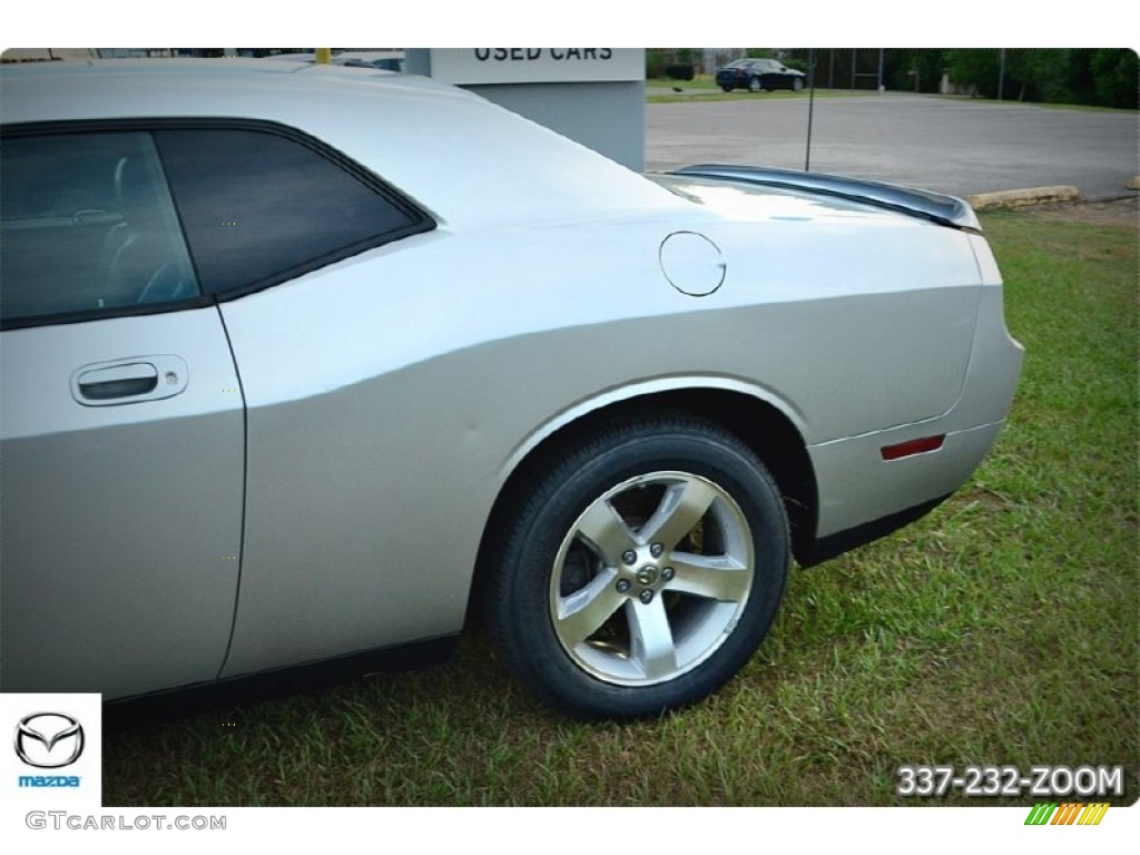 2009 Challenger SE - Bright Silver Metallic / Dark Slate Gray photo #4