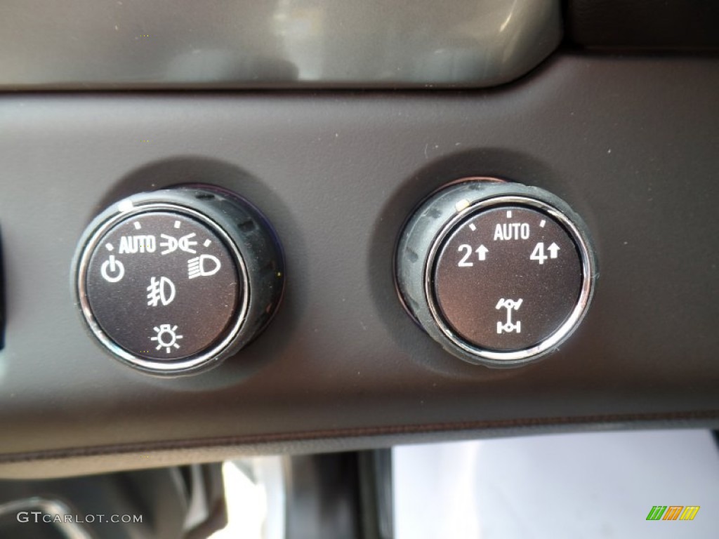 2016 Chevrolet Suburban LT 4WD Controls Photo #106475695
