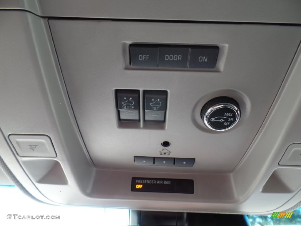 2016 Chevrolet Suburban LT 4WD Controls Photo #106475981