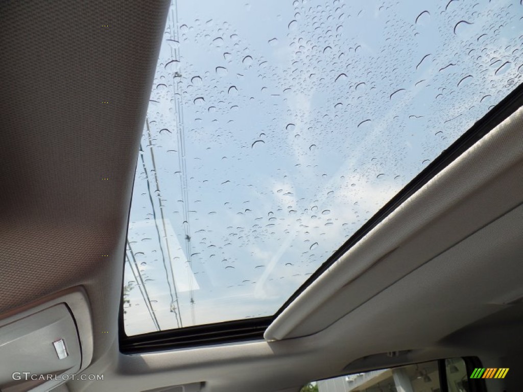 2016 Chevrolet Suburban LT 4WD Sunroof Photos