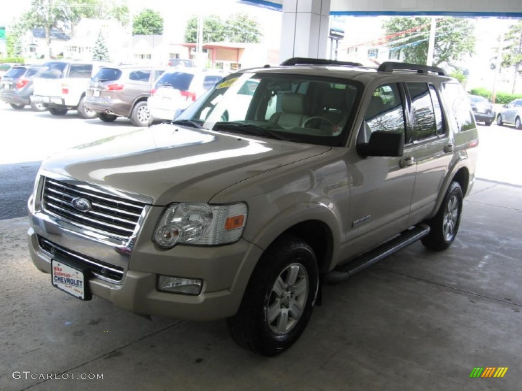 2007 Explorer XLT 4x4 - Pueblo Gold Metallic / Camel photo #30