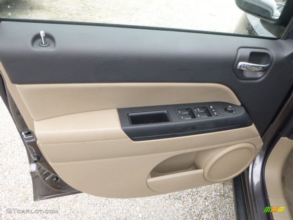 2016 Jeep Compass Sport 4x4 Light Pebble Beige/Dark Slate Gray Door Panel Photo #106487485