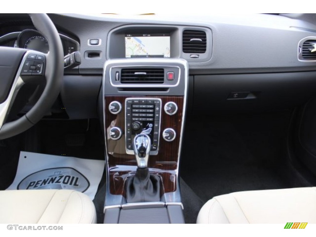 2016 Volvo S60 T6 Drive-E Controls Photo #106497087