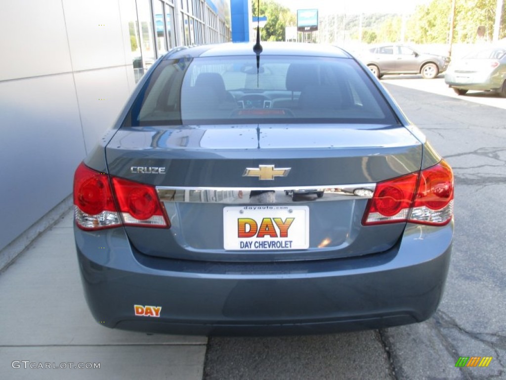 2012 Cruze LS - Blue Granite Metallic / Jet Black/Medium Titanium photo #5