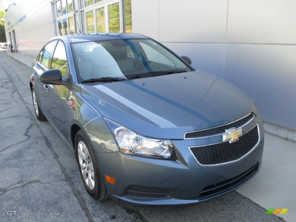 2012 Cruze LS - Blue Granite Metallic / Jet Black/Medium Titanium photo #12
