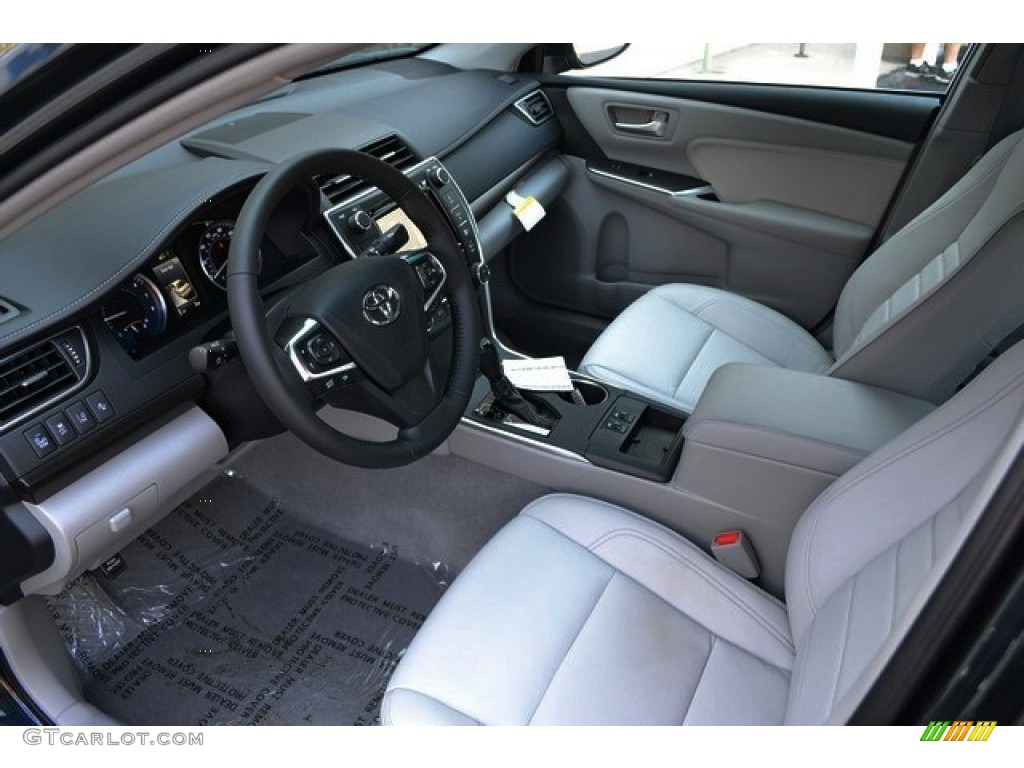Ash Interior 2016 Toyota Camry XLE Photo #106501081