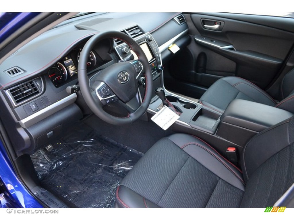 Black Interior 2016 Toyota Camry SE Photo #106501696