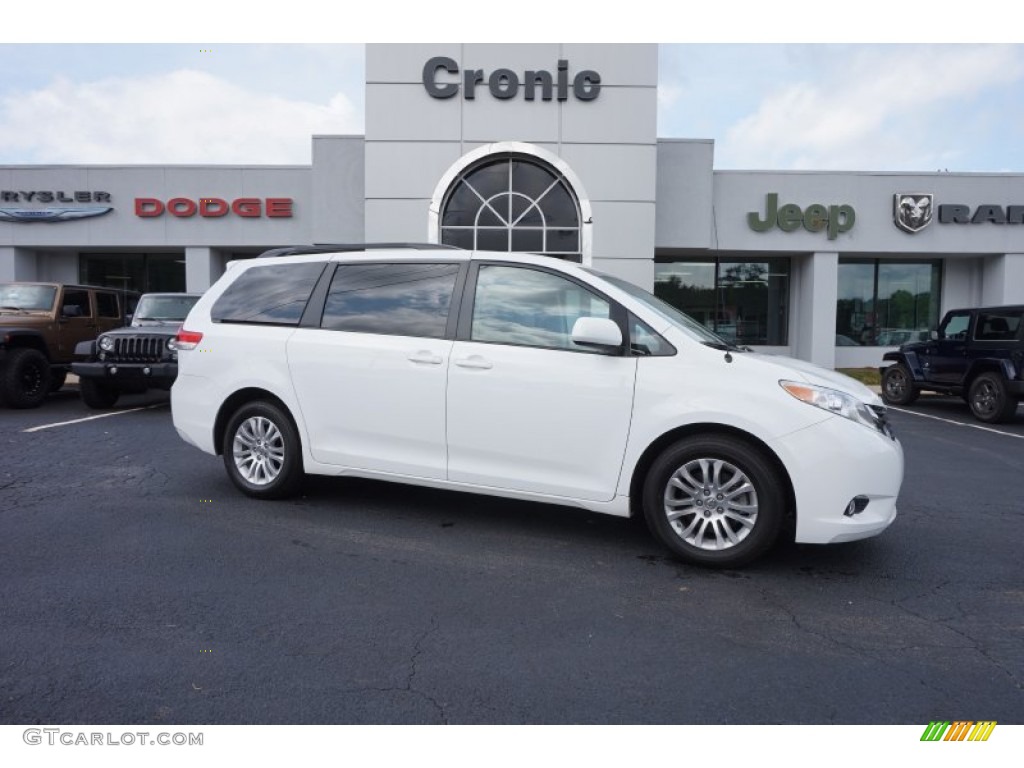 2014 Sienna XLE - Super White / Light Gray photo #1