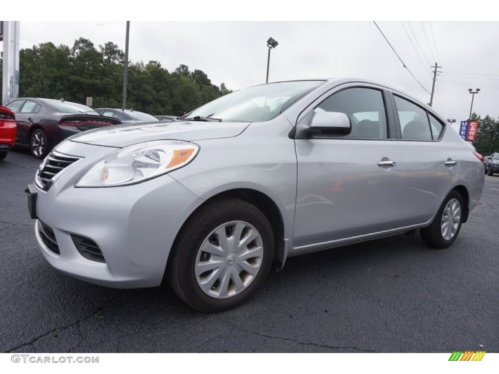 2014 Versa 1.6 SV Sedan - Brilliant Silver / Charcoal photo #3