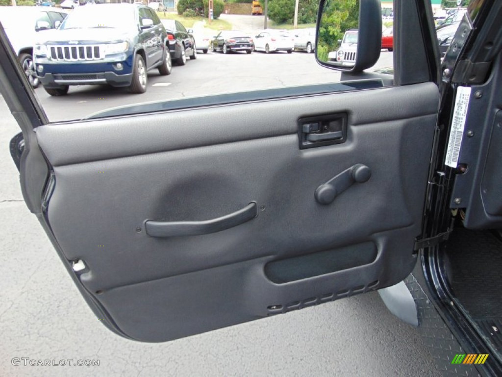 2005 Jeep Wrangler Unlimited 4x4 Dark Slate Gray Door Panel Photo #106517566