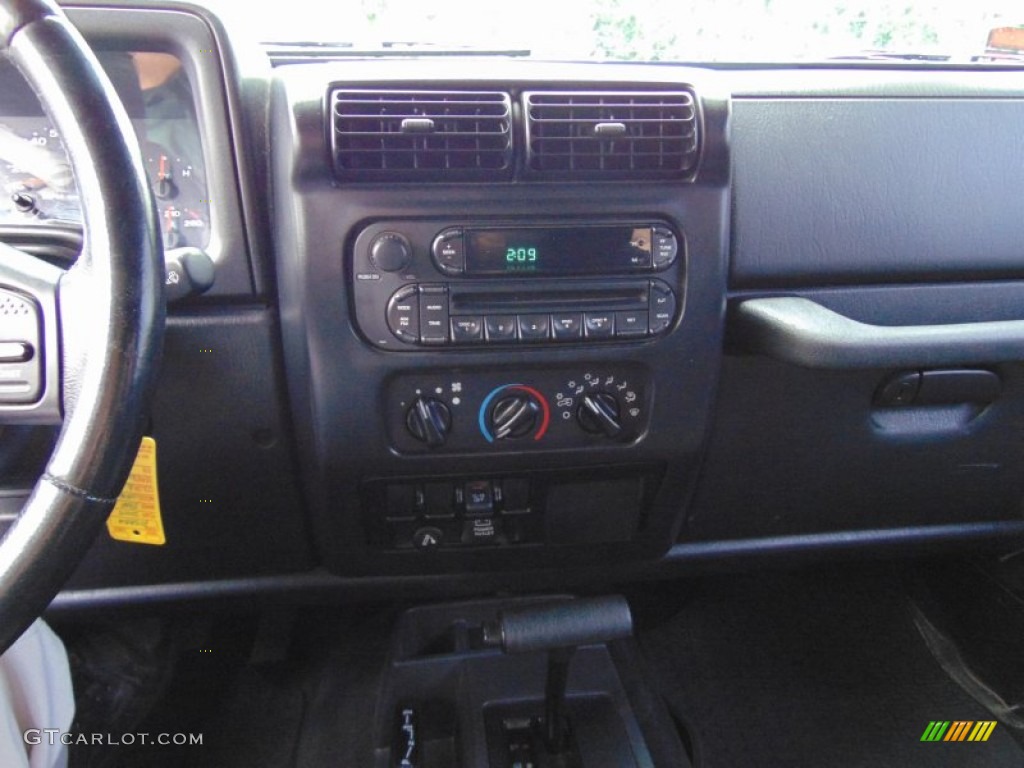 2005 Jeep Wrangler Unlimited 4x4 Controls Photo #106517938