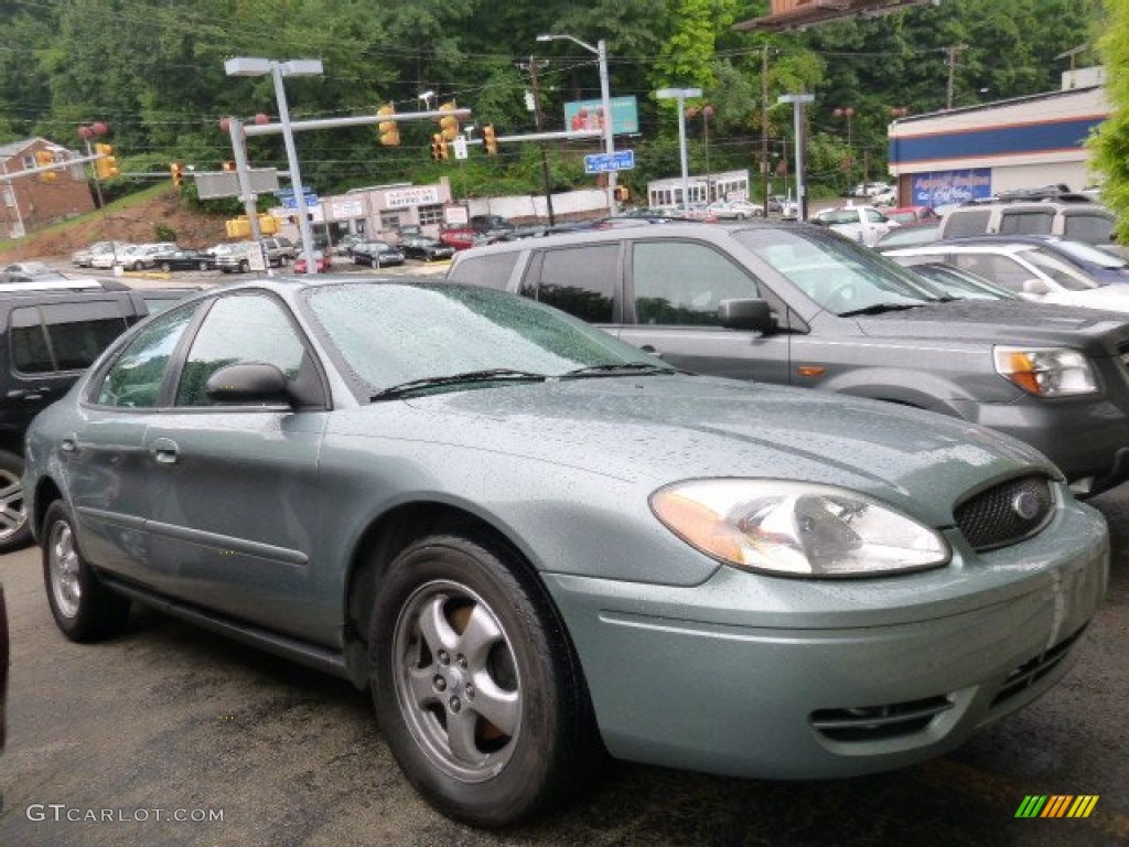 2005 Taurus SE - Light Tundra Metallic / Medium/Dark Flint photo #1