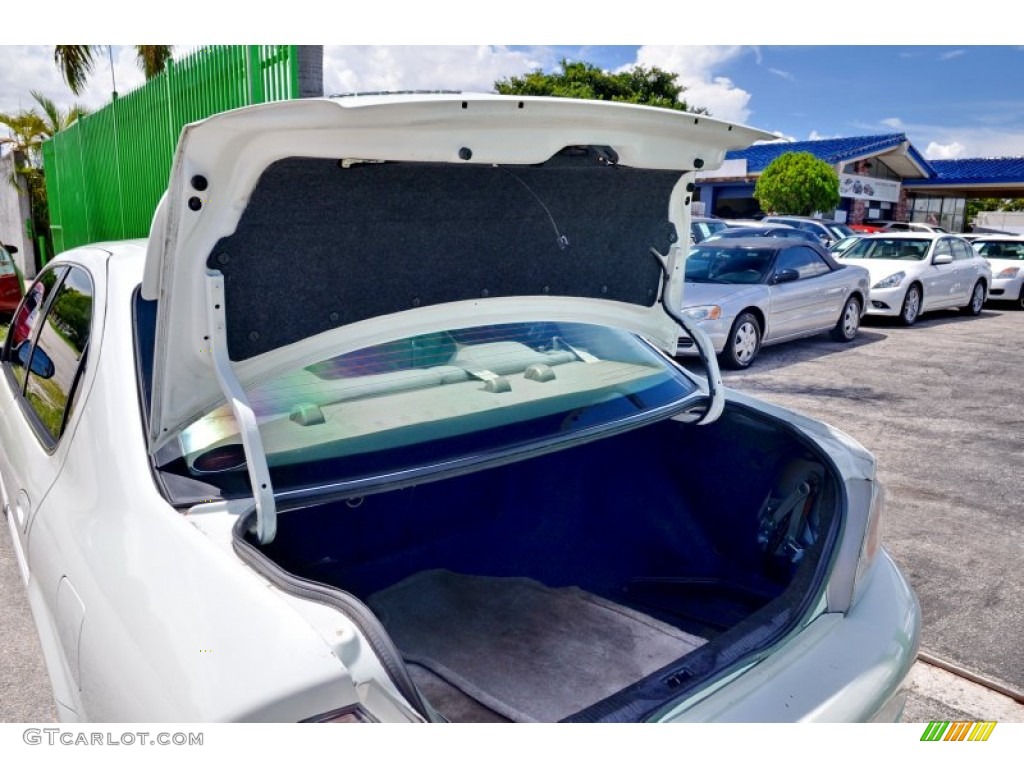 2003 Nissan Maxima SE Trunk Photos
