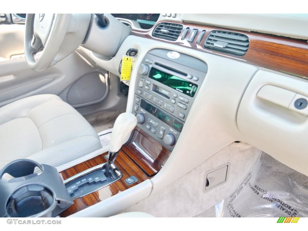 2003 Cadillac Seville SLS Controls Photo #106522966