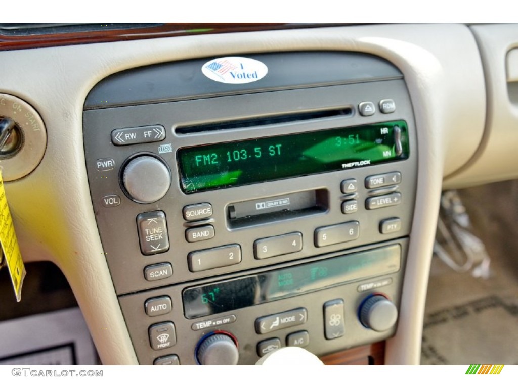 2003 Cadillac Seville SLS Controls Photos