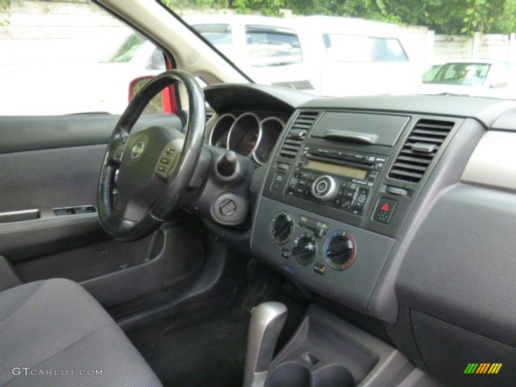 2008 Versa 1.8 SL Hatchback - Red Alert / Charcoal photo #12
