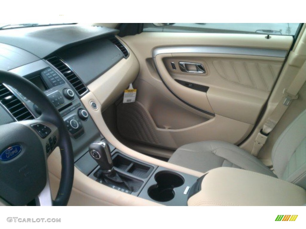 2015 Taurus SE - Oxford White / Dune photo #2