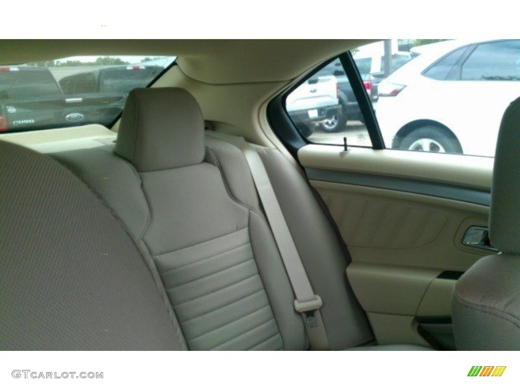 2015 Taurus SE - Oxford White / Dune photo #9
