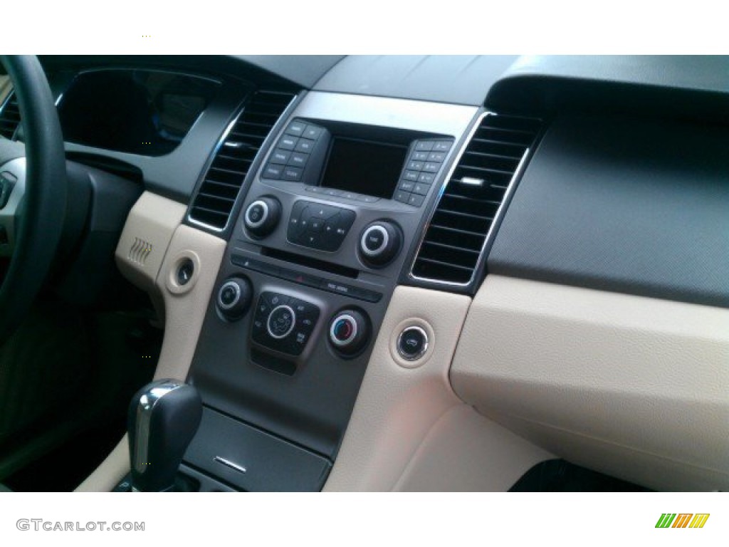 2015 Taurus SE - Oxford White / Dune photo #14