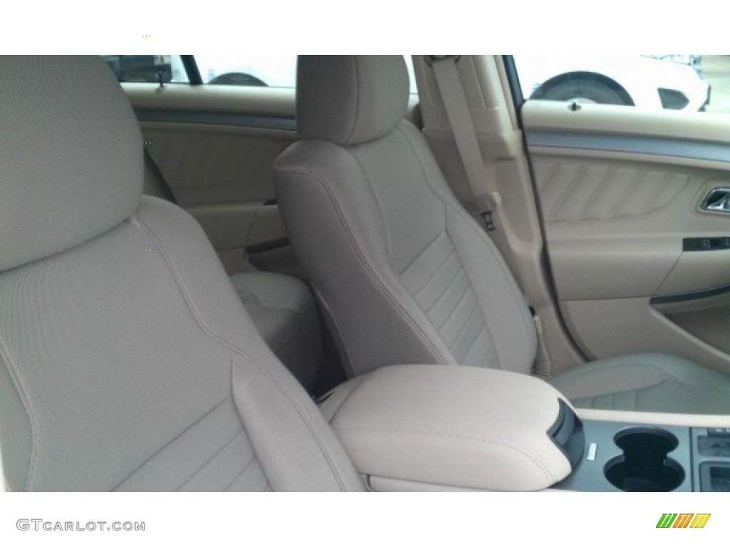 2015 Taurus SE - Oxford White / Dune photo #16