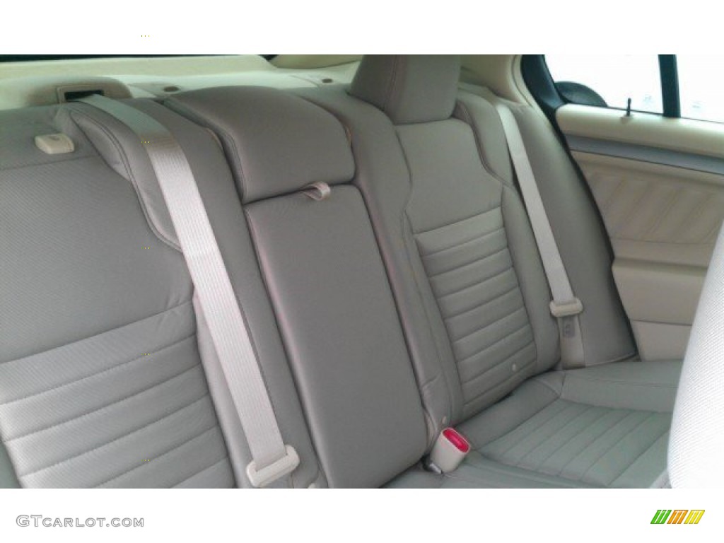 2015 Taurus SE - Oxford White / Dune photo #21