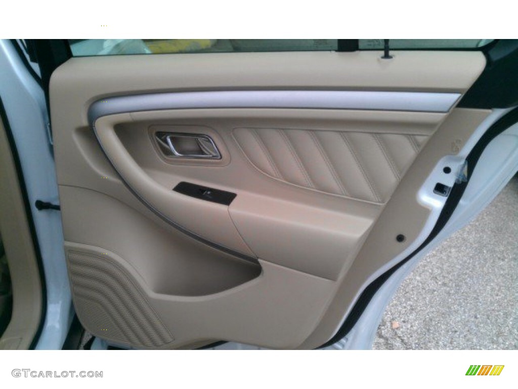 2015 Taurus SE - Oxford White / Dune photo #22