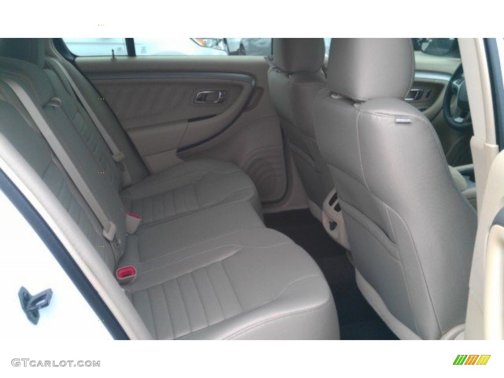 2015 Taurus SE - Oxford White / Dune photo #23