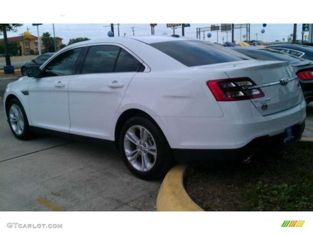 2015 Taurus SE - Oxford White / Dune photo #31