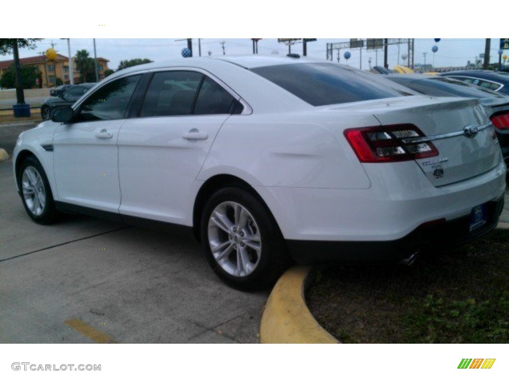 2015 Taurus SE - Oxford White / Dune photo #32