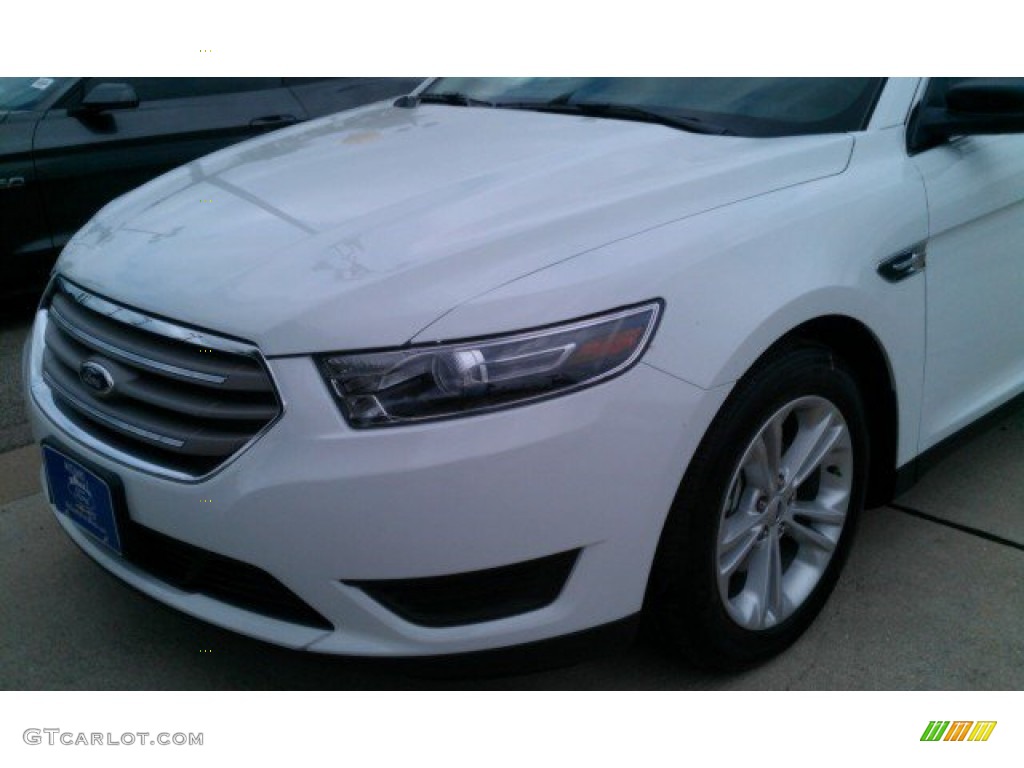 2015 Taurus SE - Oxford White / Dune photo #33