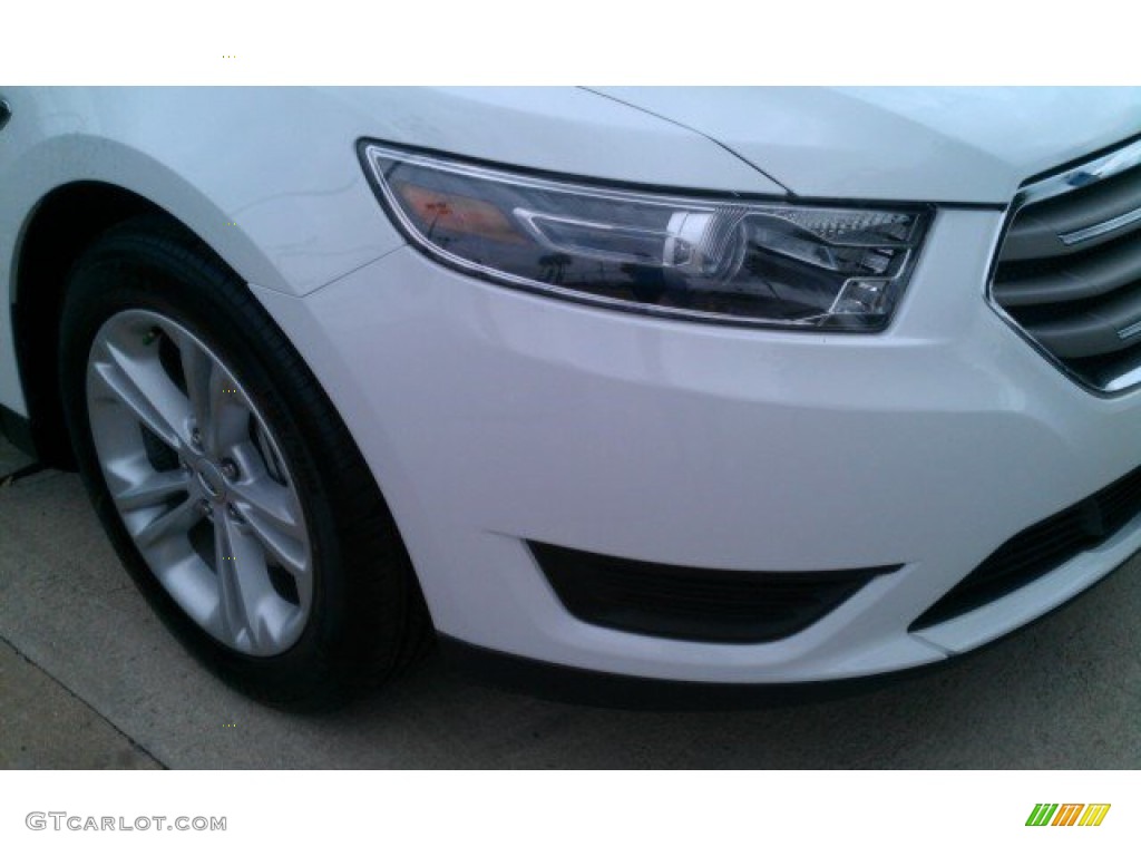 2015 Taurus SE - Oxford White / Dune photo #38