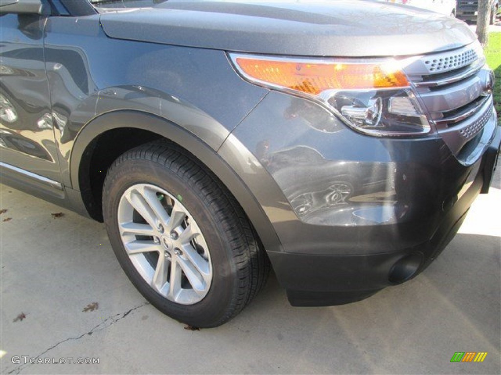 2015 Explorer XLT - Magnetic / Charcoal Black photo #3