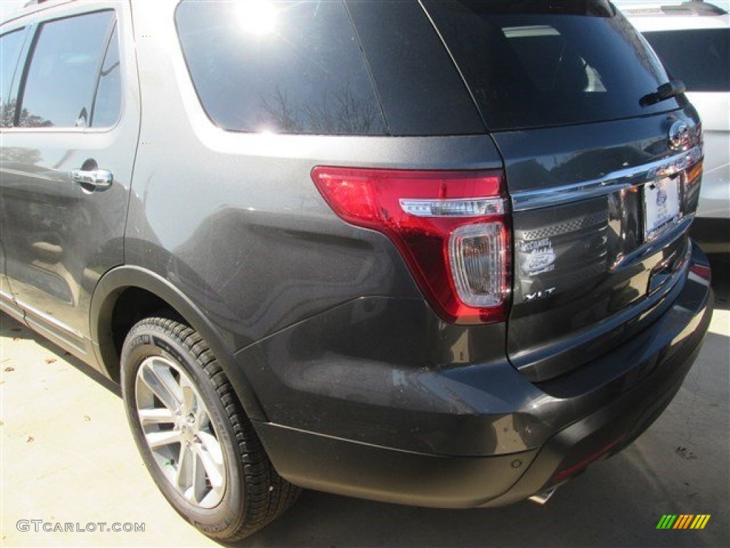 2015 Explorer XLT - Magnetic / Charcoal Black photo #7