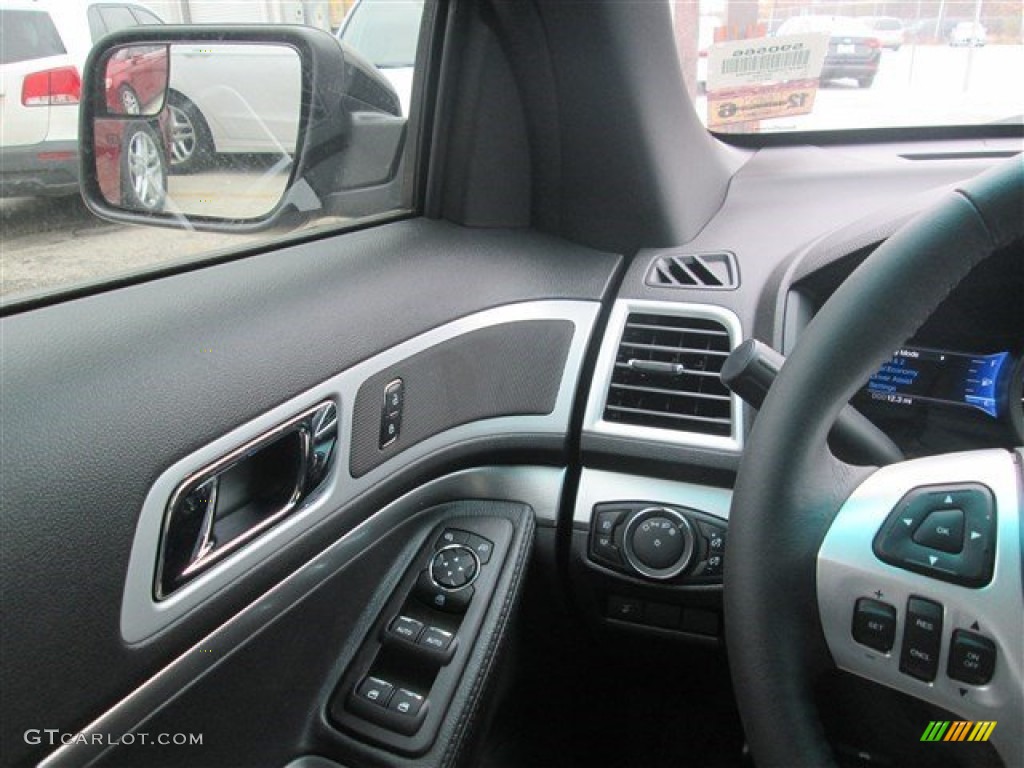 2015 Explorer XLT - Magnetic / Charcoal Black photo #26