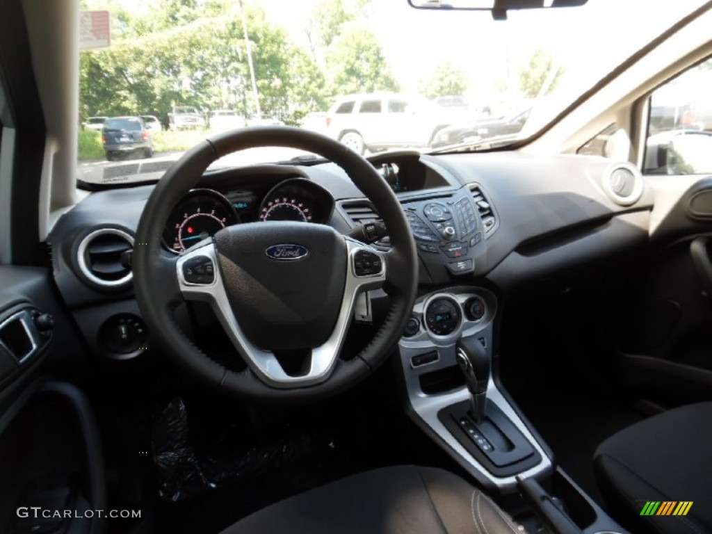 2016 Ford Fiesta SE Sedan Charcoal Black Dashboard Photo #106548025