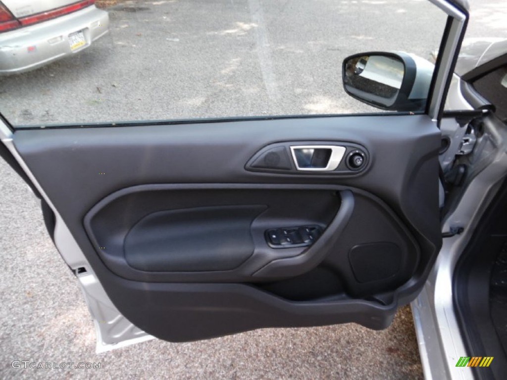 2016 Ford Fiesta SE Sedan Door Panel Photos