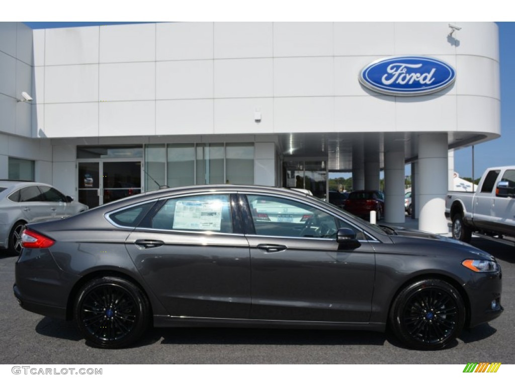 2016 Fusion SE - Magnetic Metallic / Charcoal Black photo #2