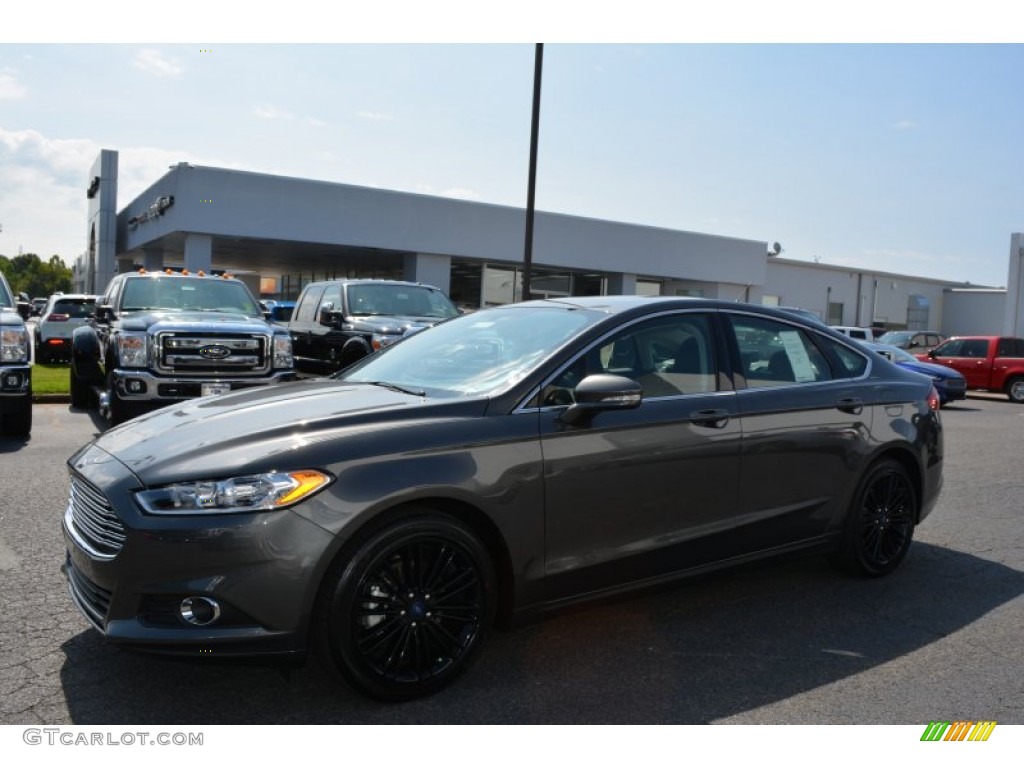 2016 Fusion SE - Magnetic Metallic / Charcoal Black photo #3