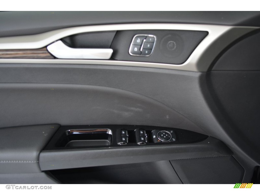 2016 Fusion SE - Magnetic Metallic / Charcoal Black photo #6