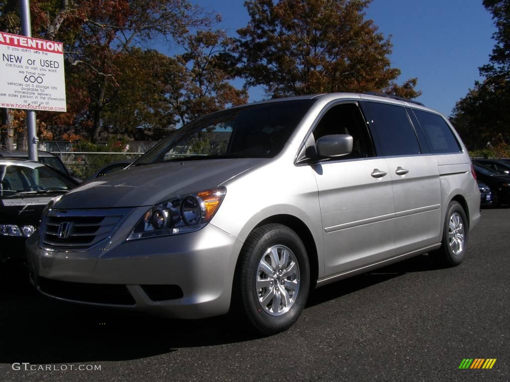 Silver Pearl Metallic Honda Odyssey