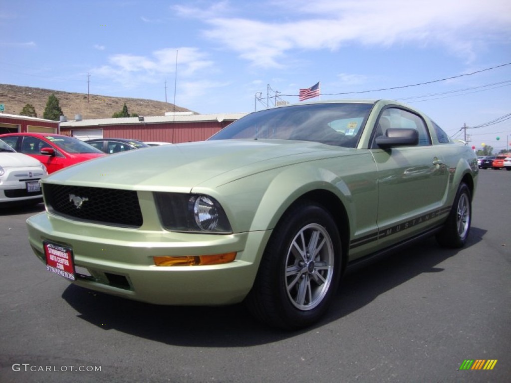 2005 Mustang V6 Deluxe Coupe - Legend Lime Metallic / Dark Charcoal photo #3