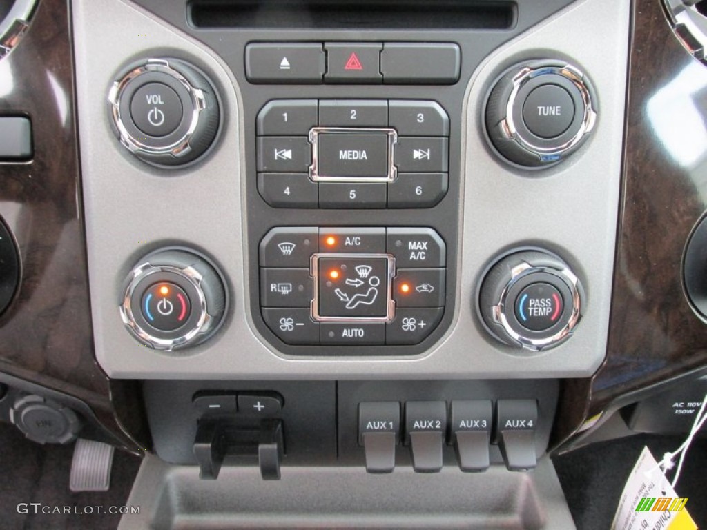 2016 Ford F350 Super Duty Platinum Crew Cab 4x4 DRW Controls Photo #106560229