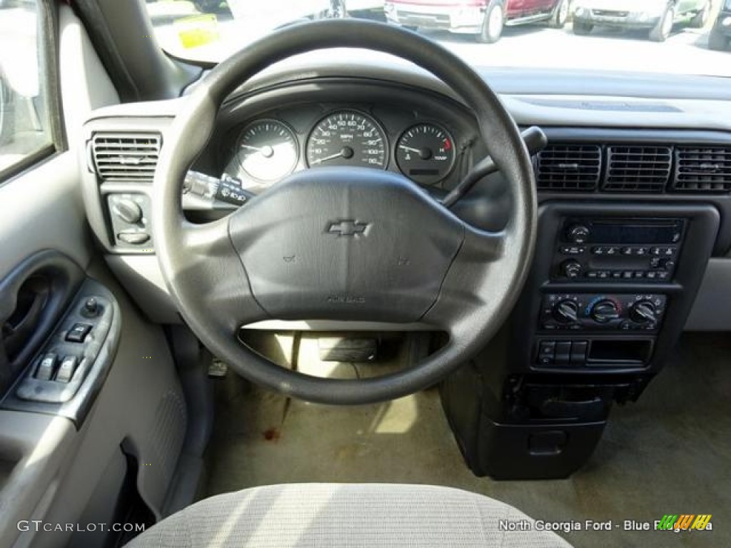 2005 Venture LS - Sport Red Metallic / Medium Gray photo #11