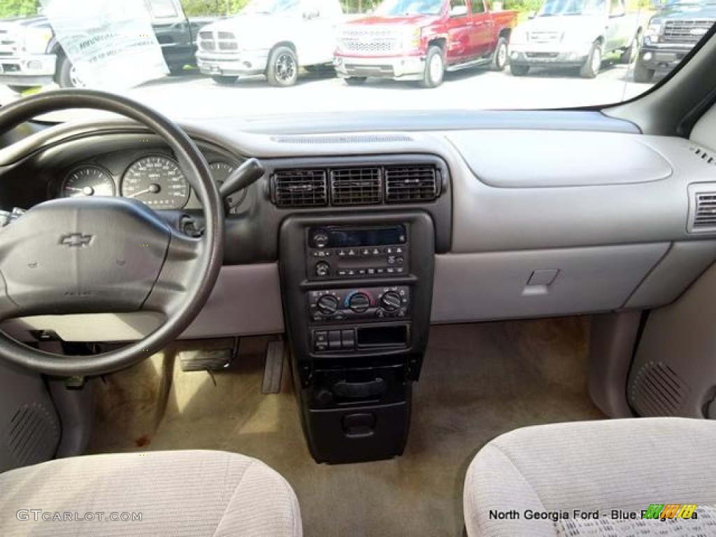 2005 Venture LS - Sport Red Metallic / Medium Gray photo #12