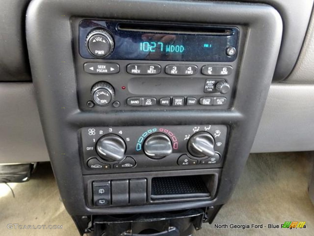 2005 Venture LS - Sport Red Metallic / Medium Gray photo #14