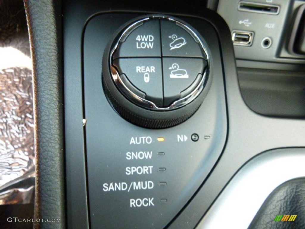 2016 Jeep Cherokee Trailhawk 4x4 Controls Photo #106566067