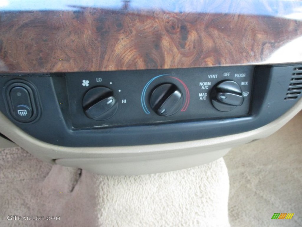 2006 Grand Marquis GS - Light Tundra Metallic / Light Camel photo #26