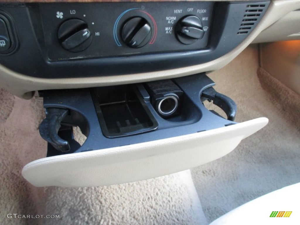 2006 Grand Marquis GS - Light Tundra Metallic / Light Camel photo #27