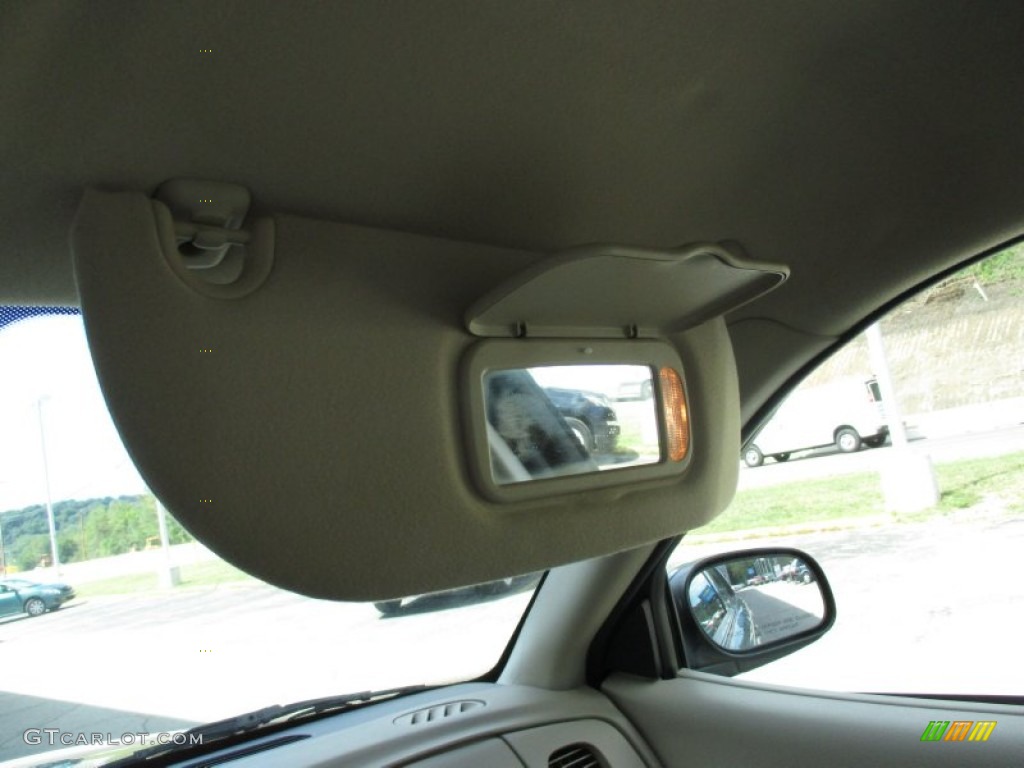 2006 Grand Marquis GS - Light Tundra Metallic / Light Camel photo #28