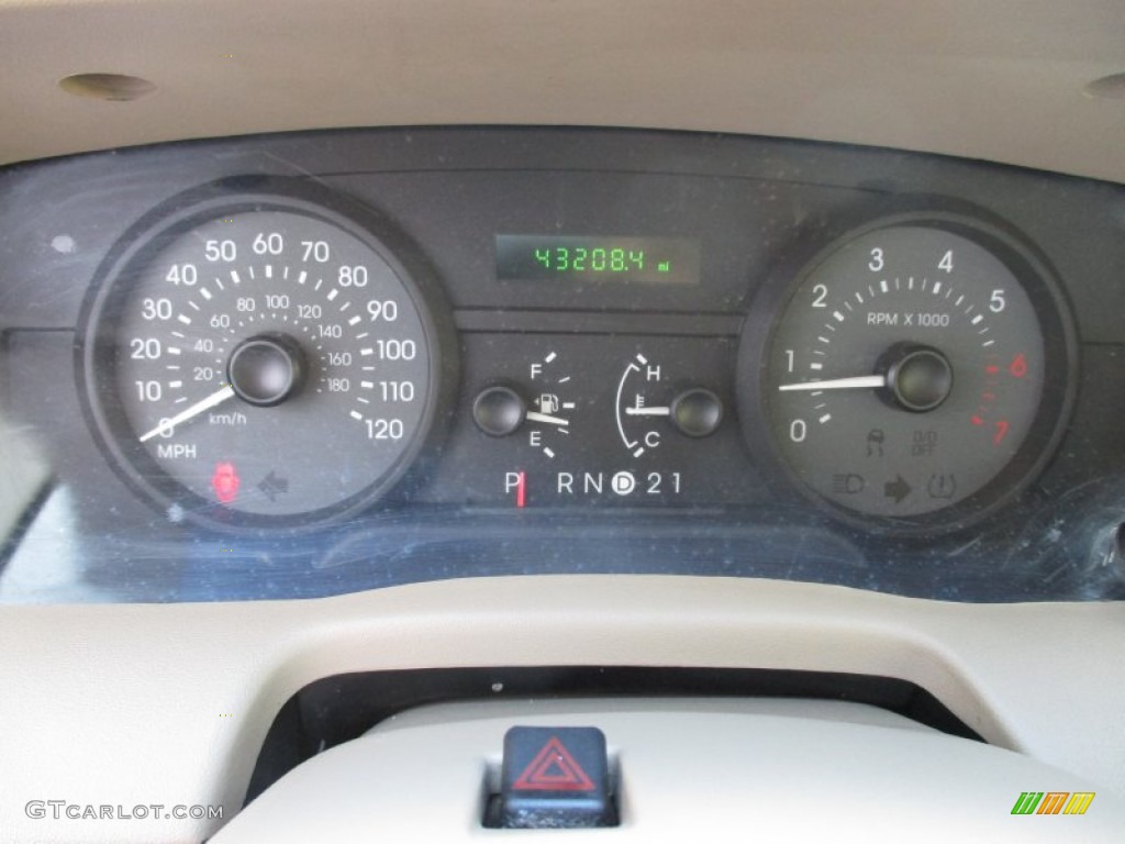 2006 Grand Marquis GS - Light Tundra Metallic / Light Camel photo #39